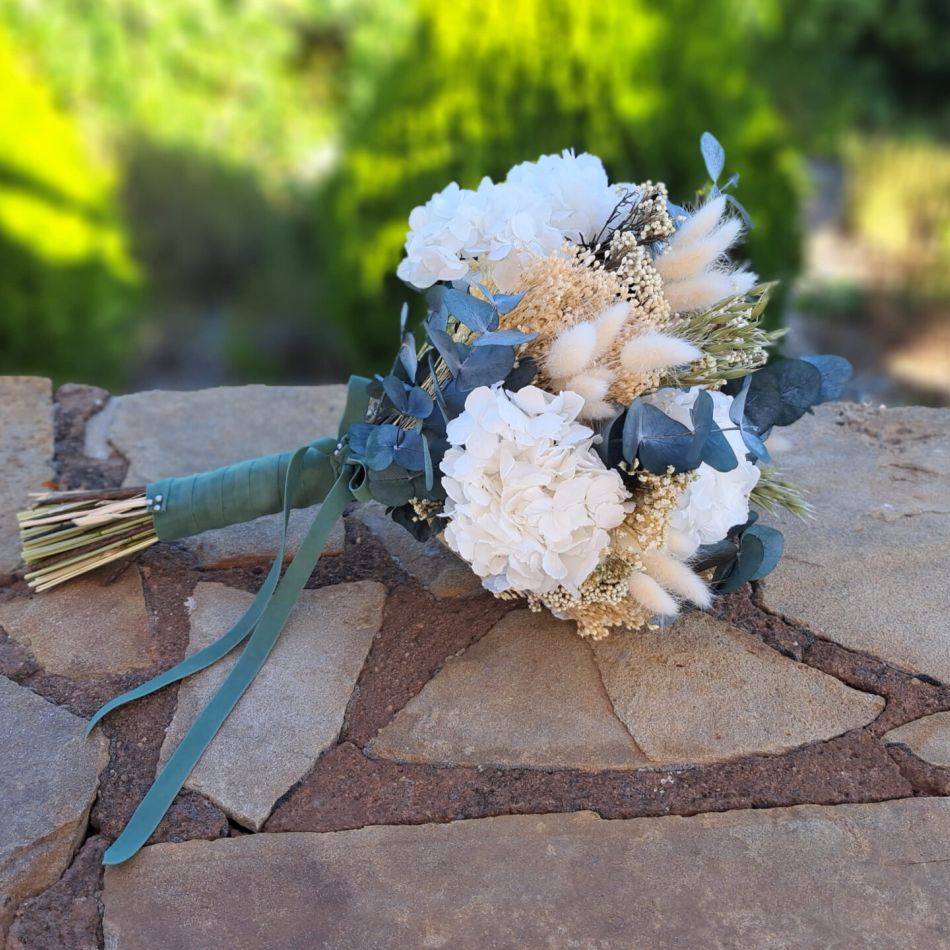 ramo de flores artesanal boda detalle profesional fuera de la tienda